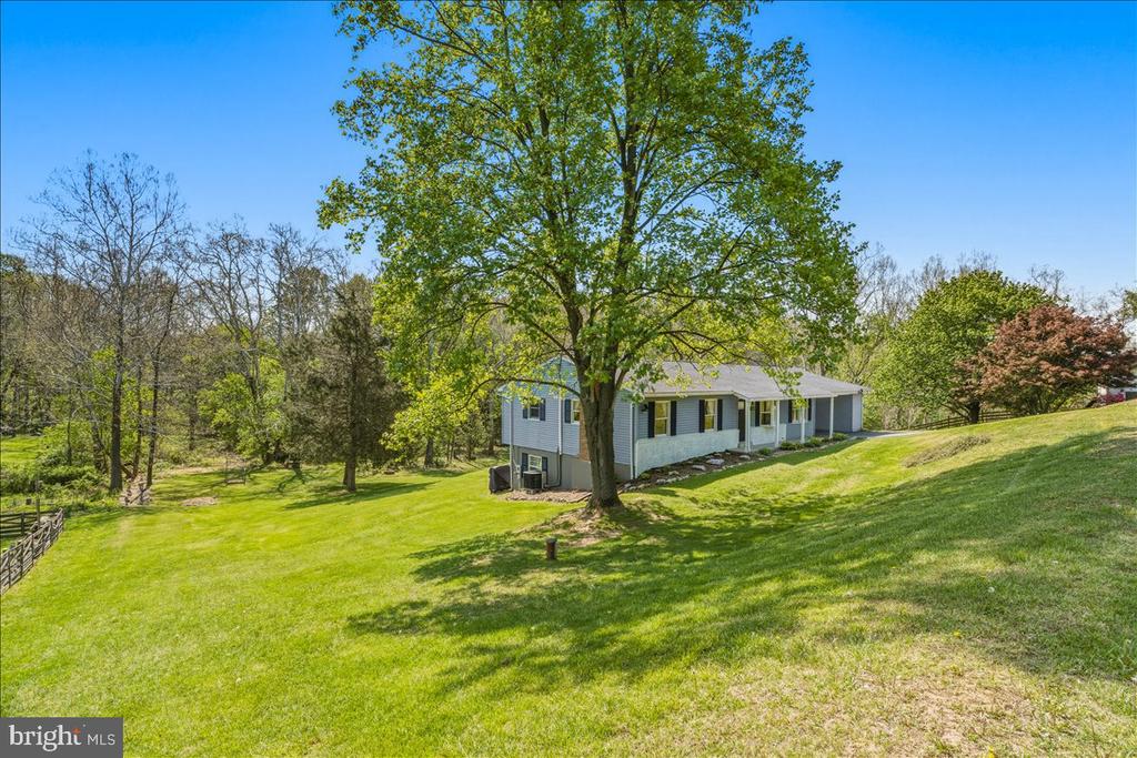 4389 MOLETON DRIVE