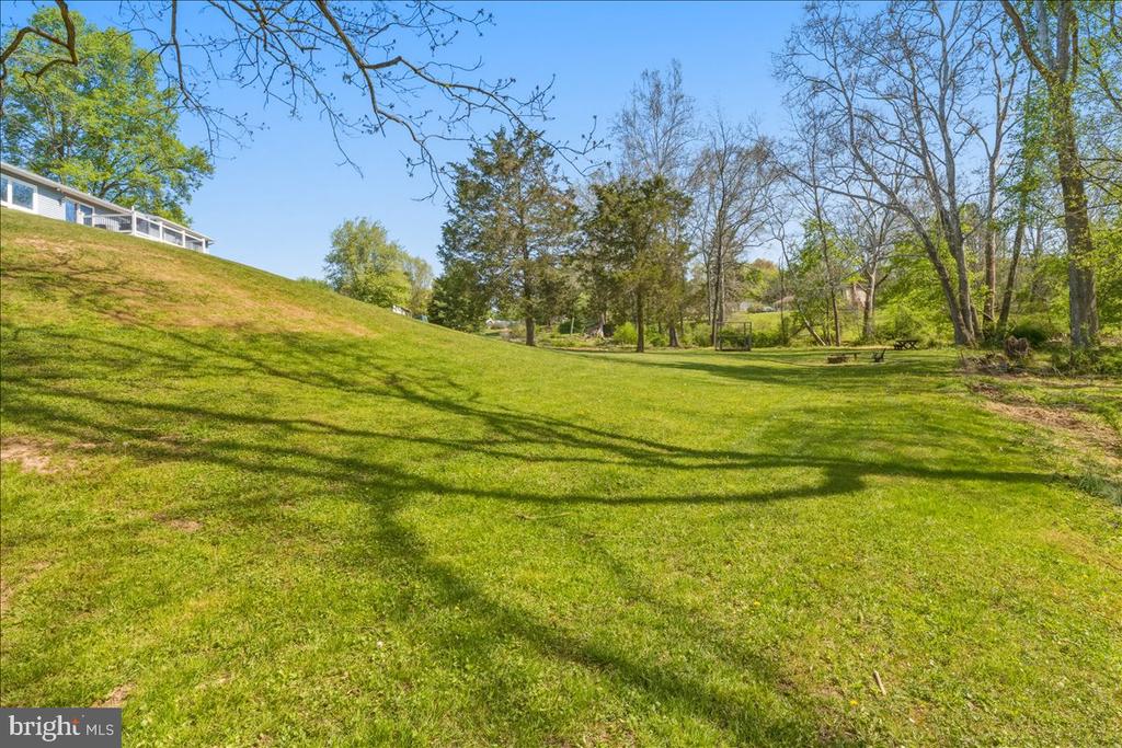 4389 MOLETON DRIVE