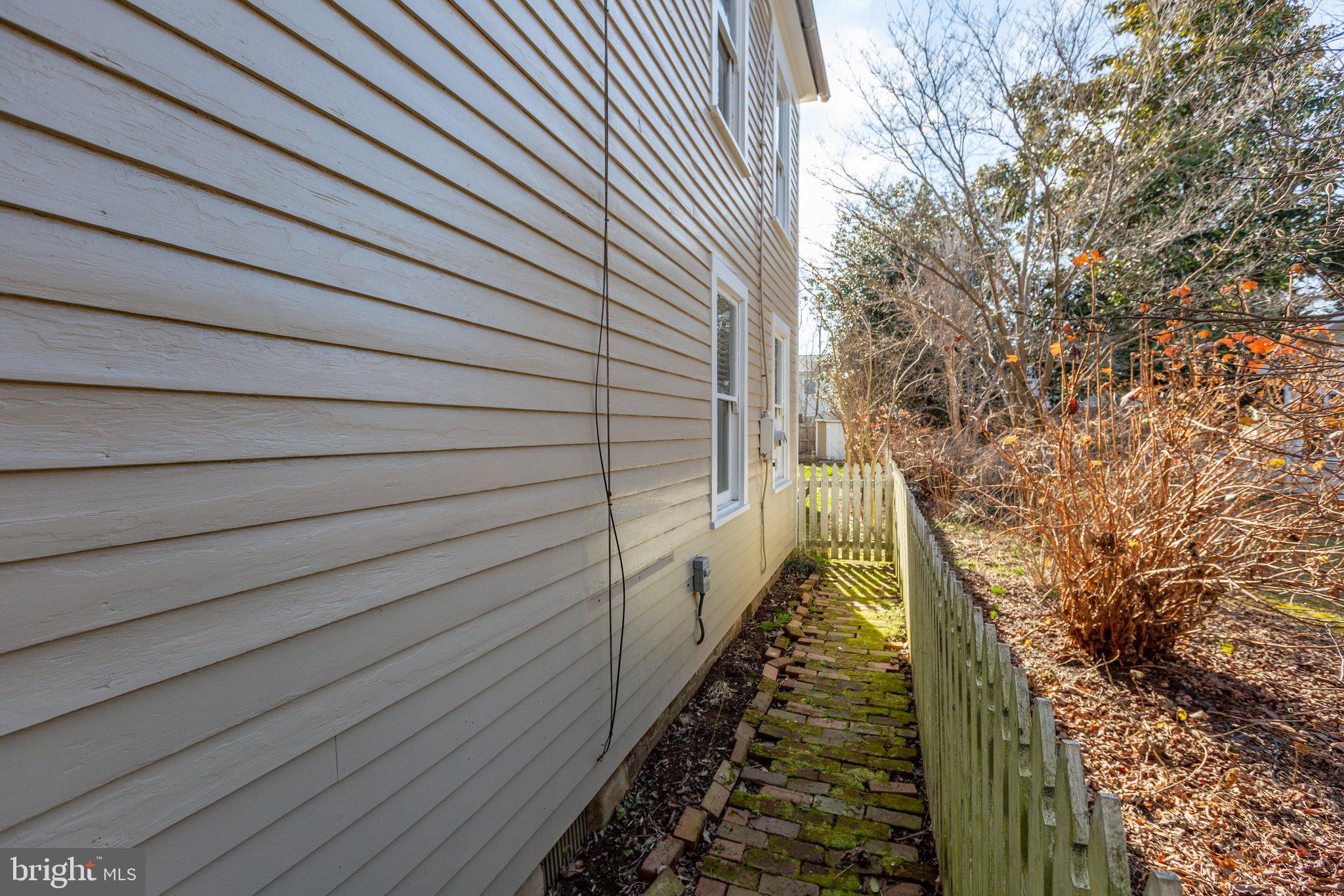 126 Caroline St