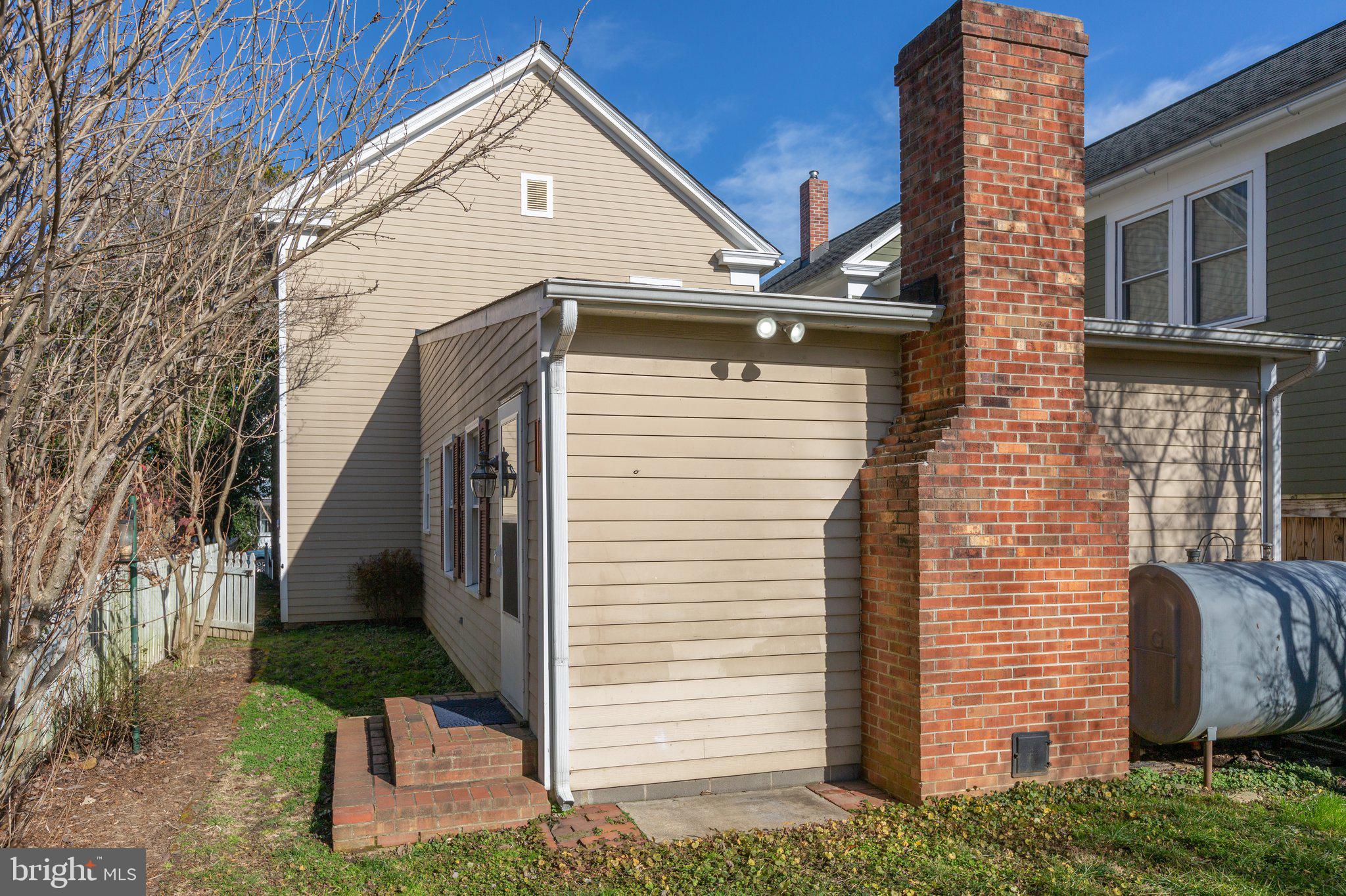 126 Caroline St