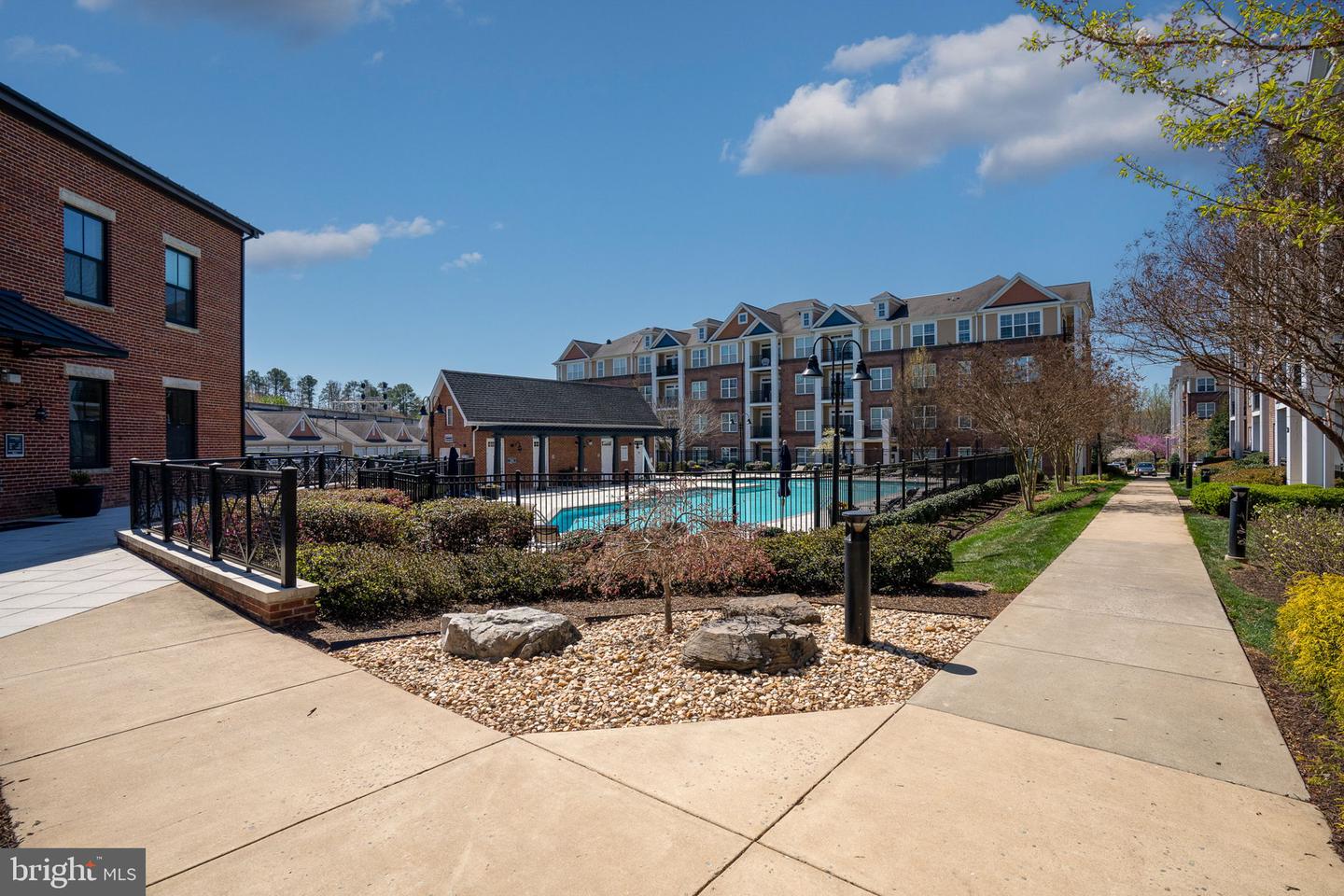 621-110 Cobblestone Blvd