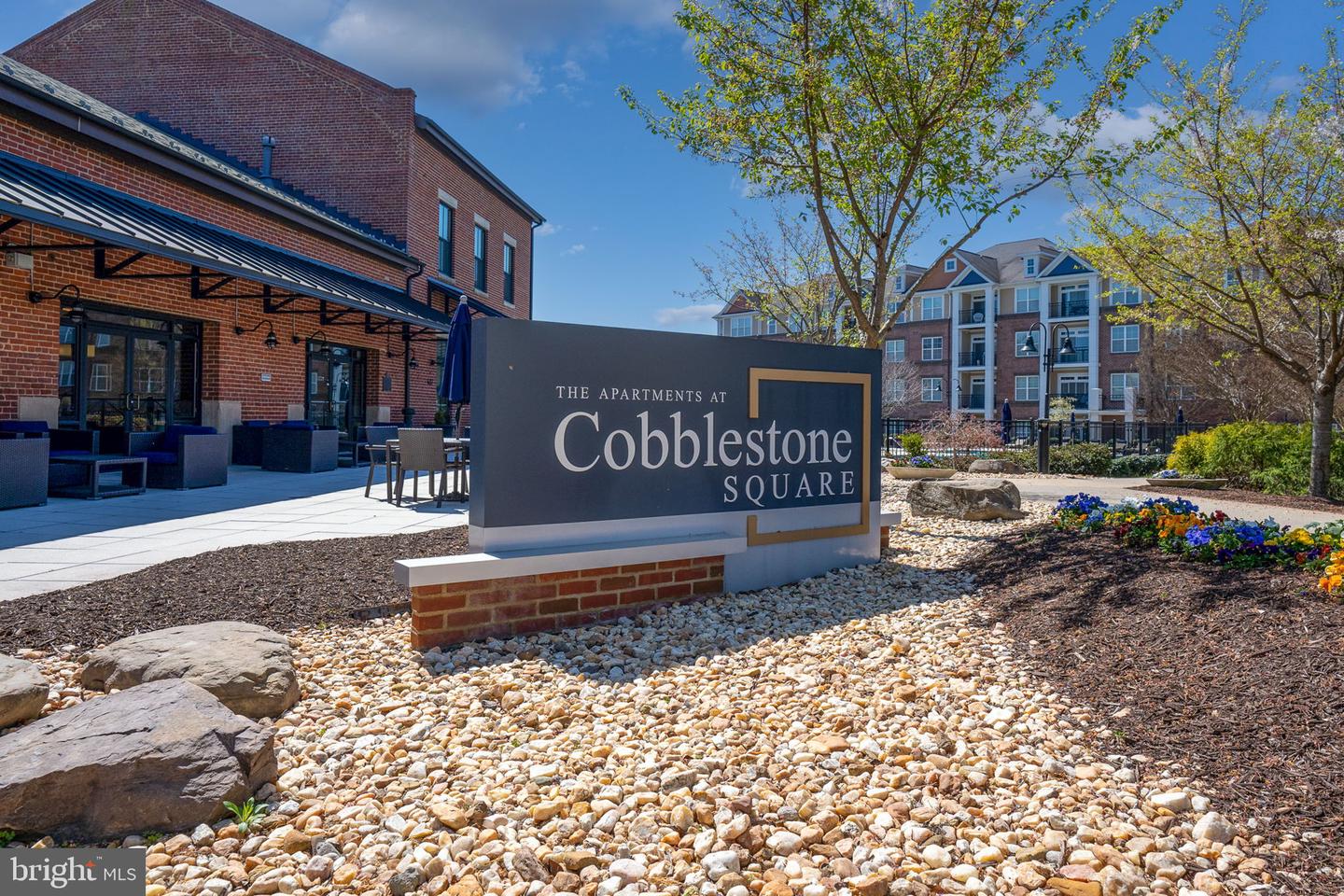 621-110 Cobblestone Blvd