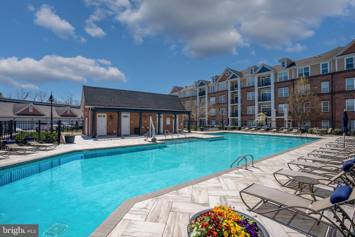 621-110 Cobblestone Blvd