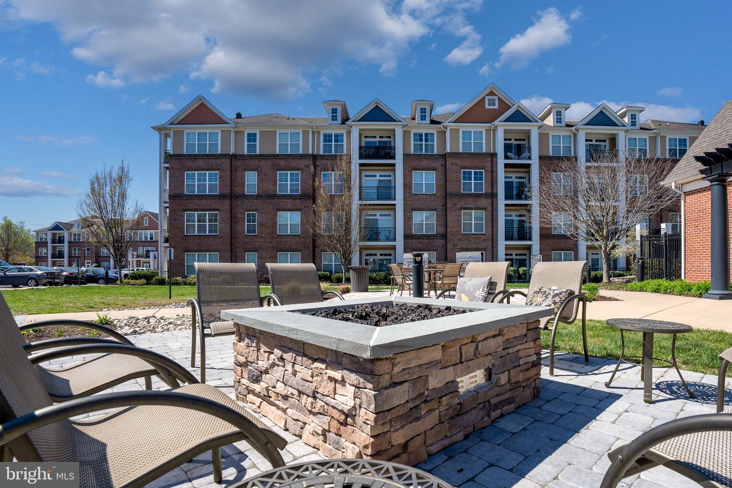 621-110 Cobblestone Blvd