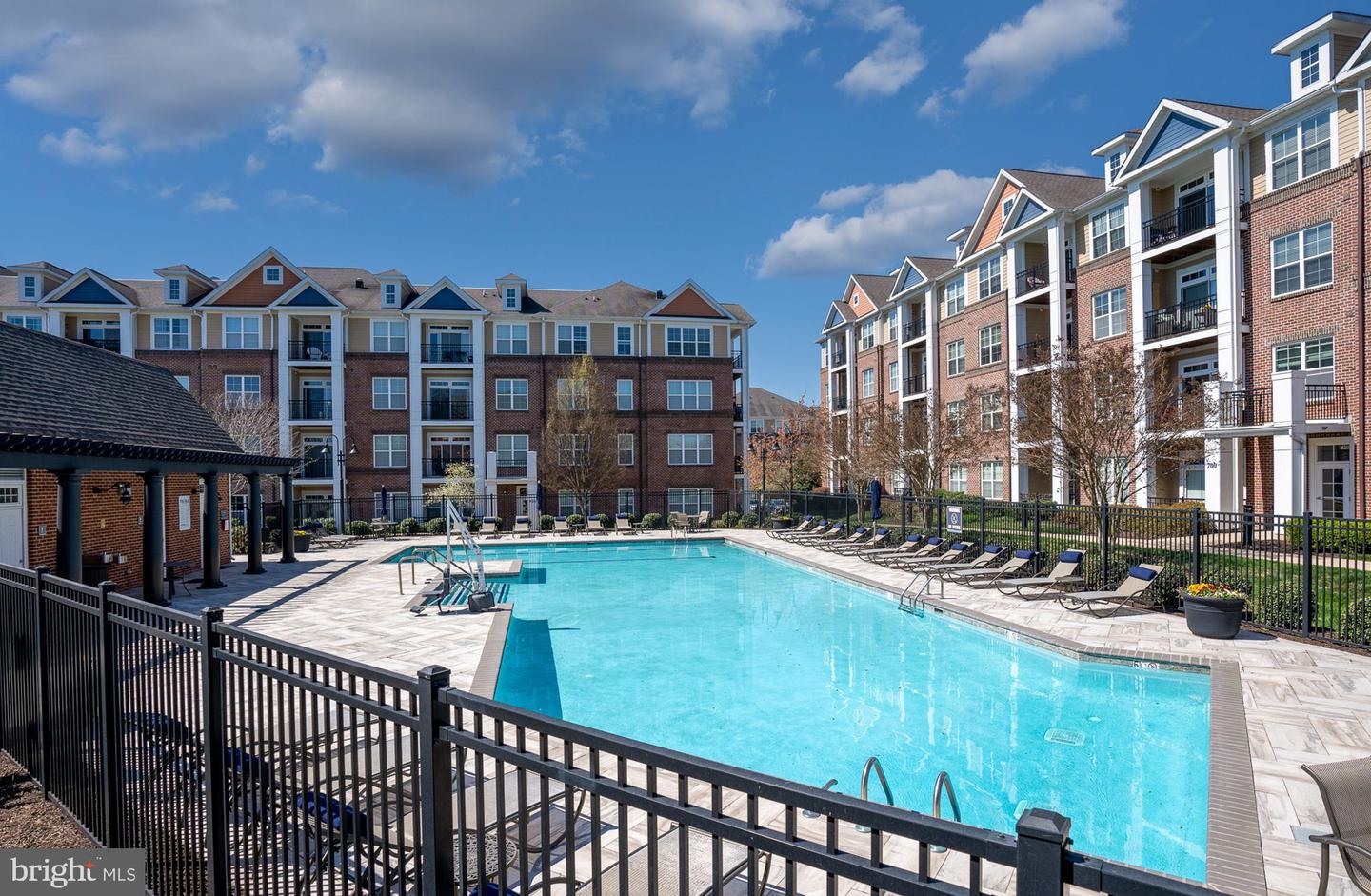 621-110 Cobblestone Blvd