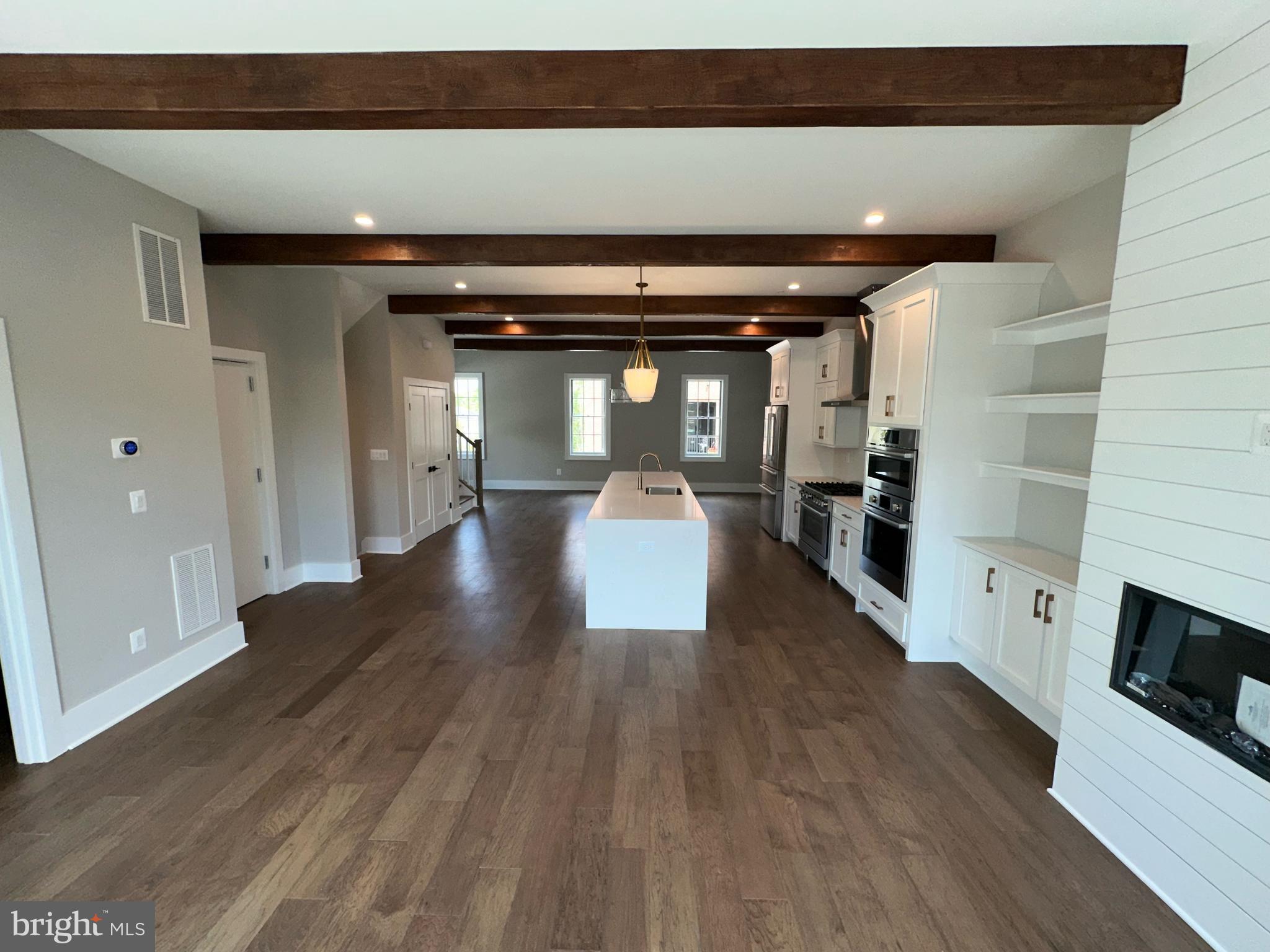 520 Mia St