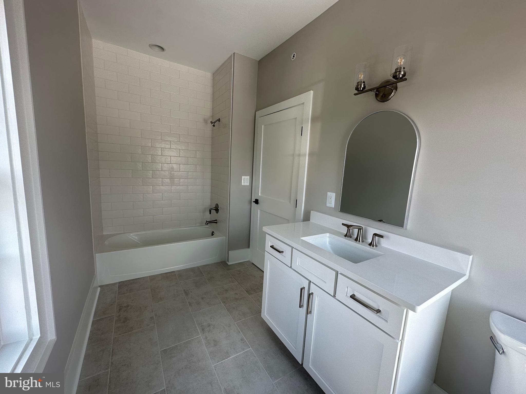 520 Mia St