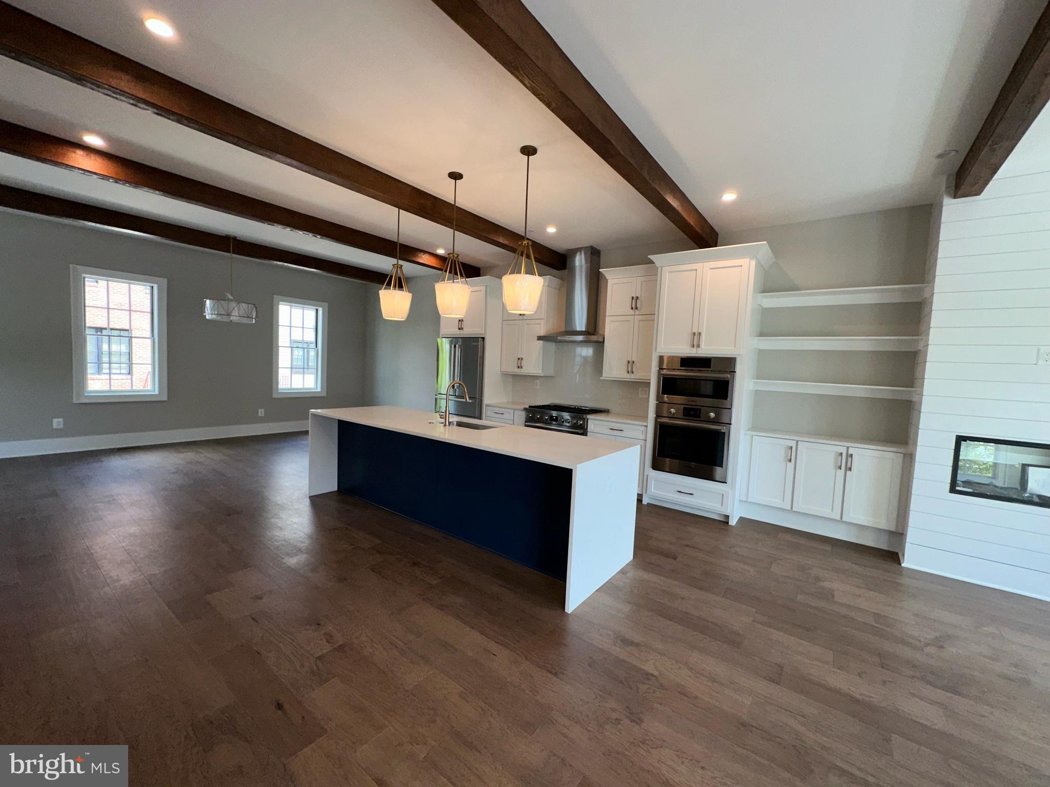 520 Mia St