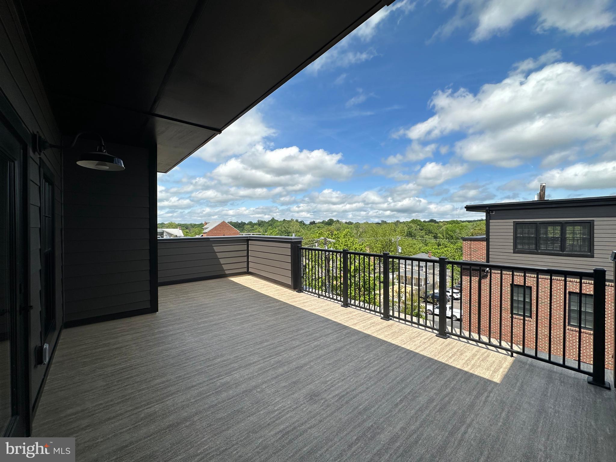 520 Mia St