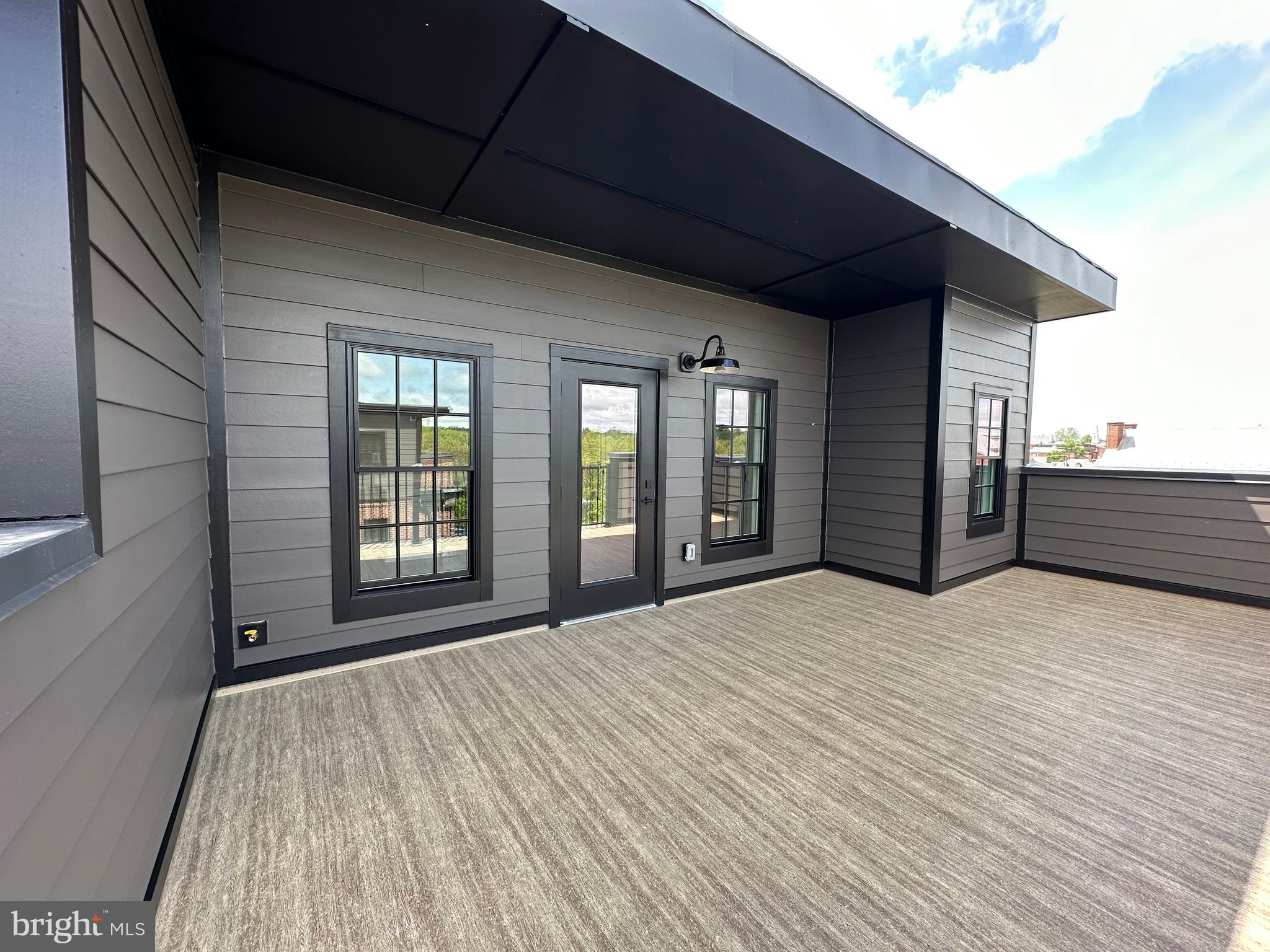 520 Mia St