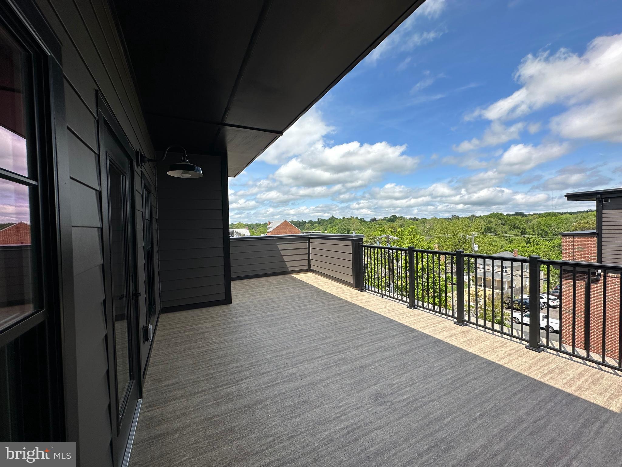 520 Mia St