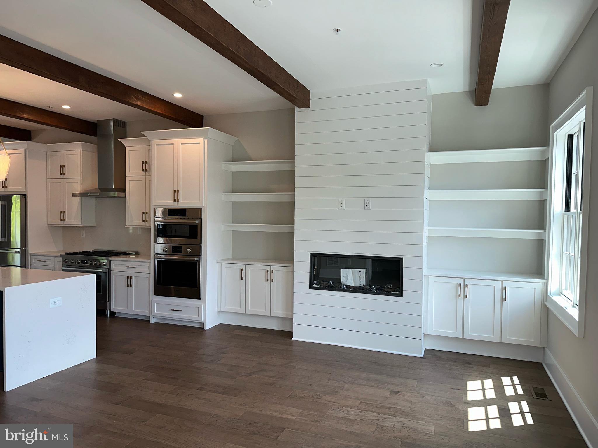 520 Mia St