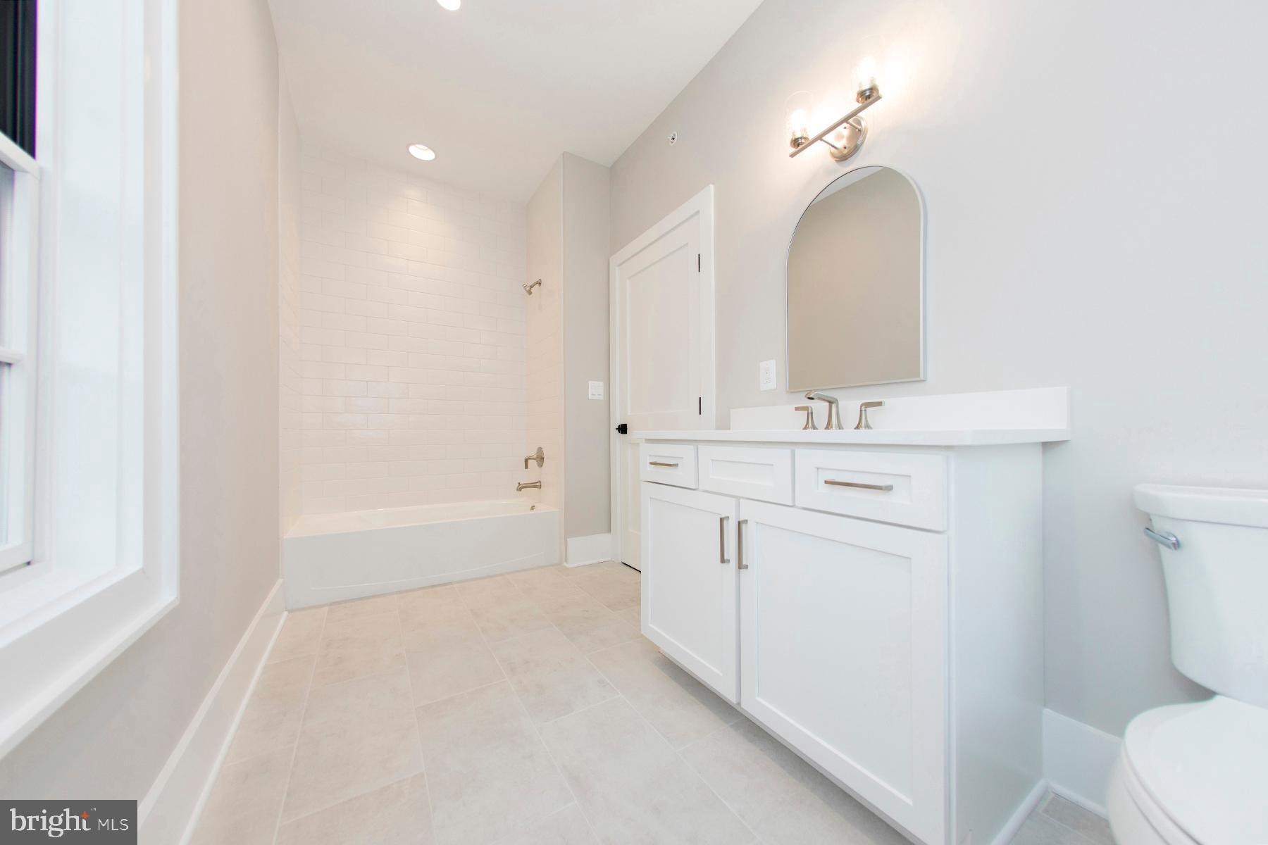 522 Mia St