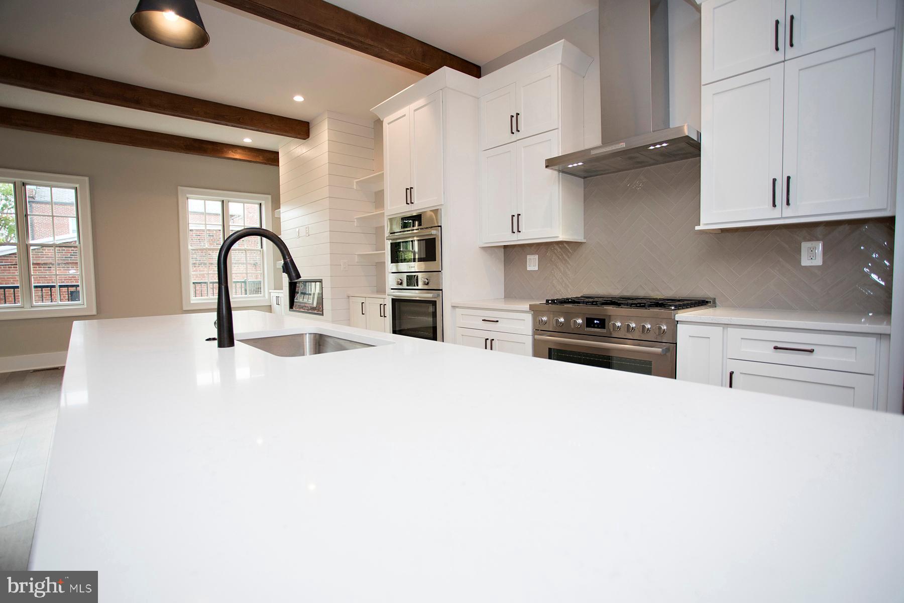 522 Mia St