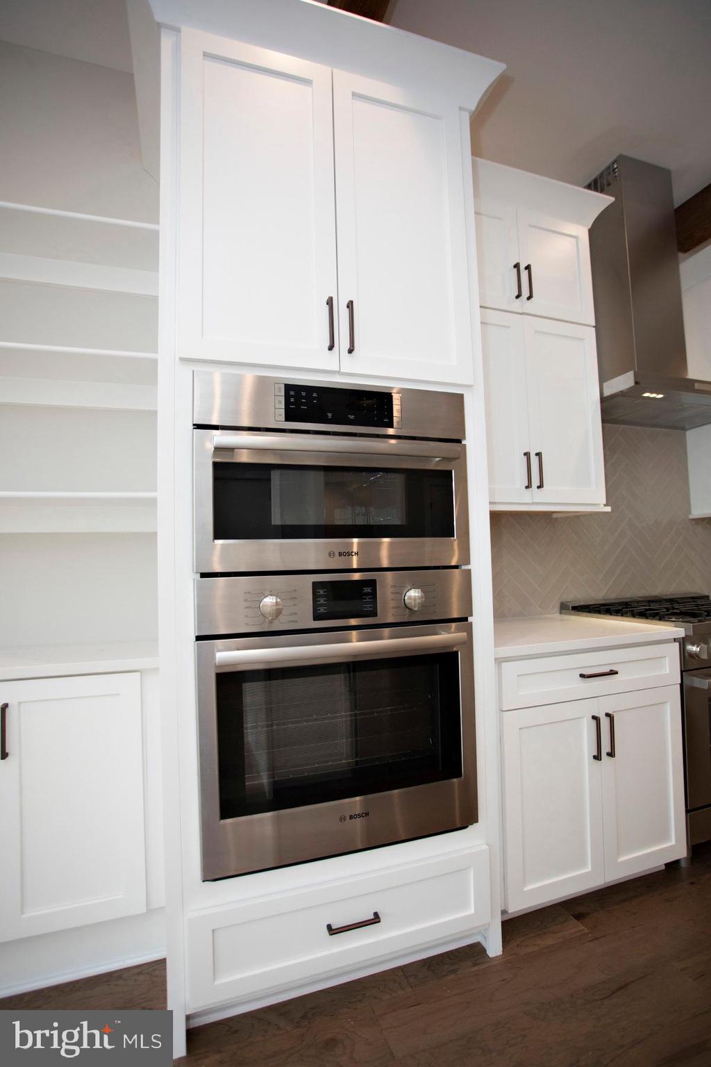 528 Mia St