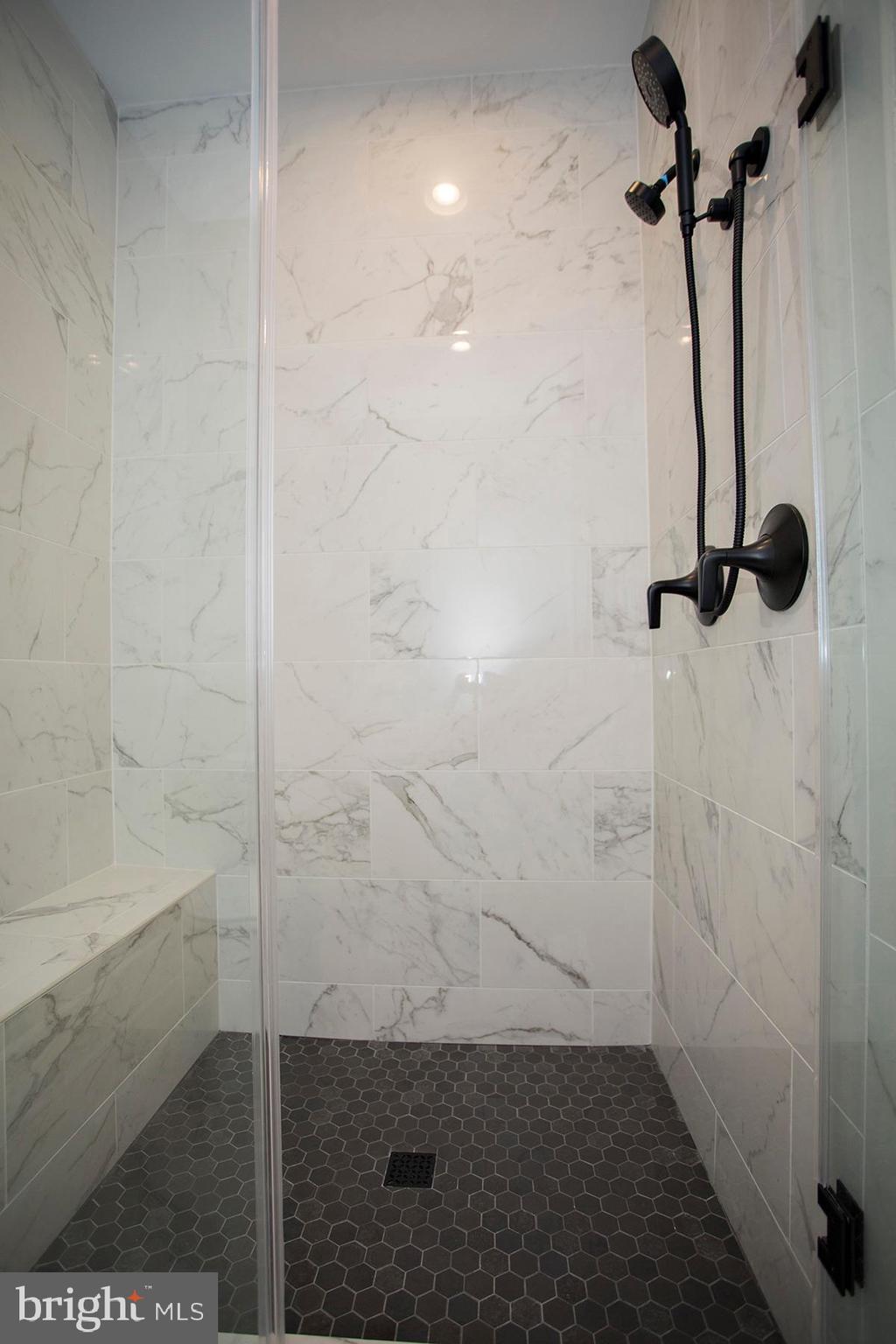 528 Mia St
