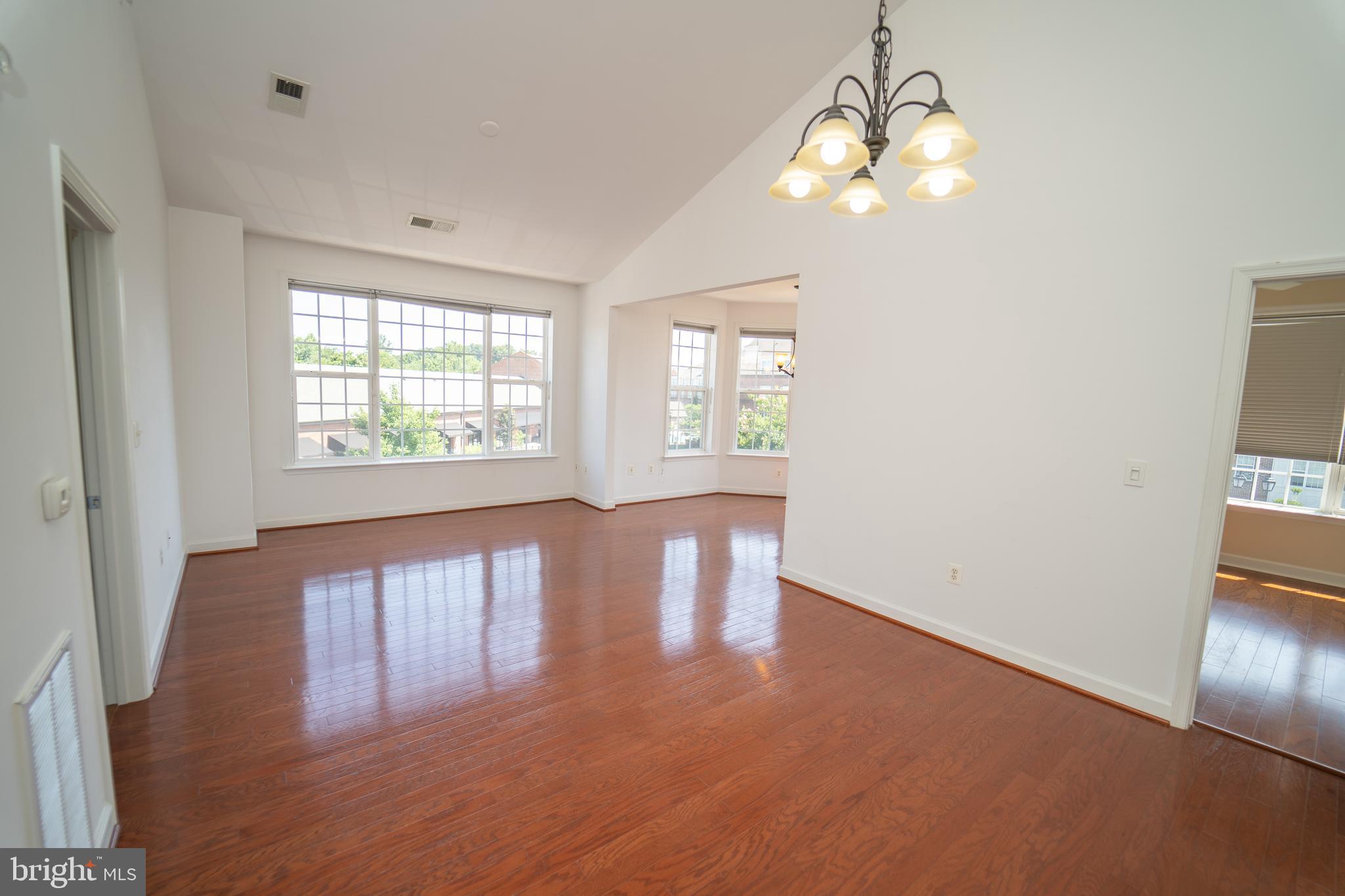 621-302 Cobblestone Blvd #302