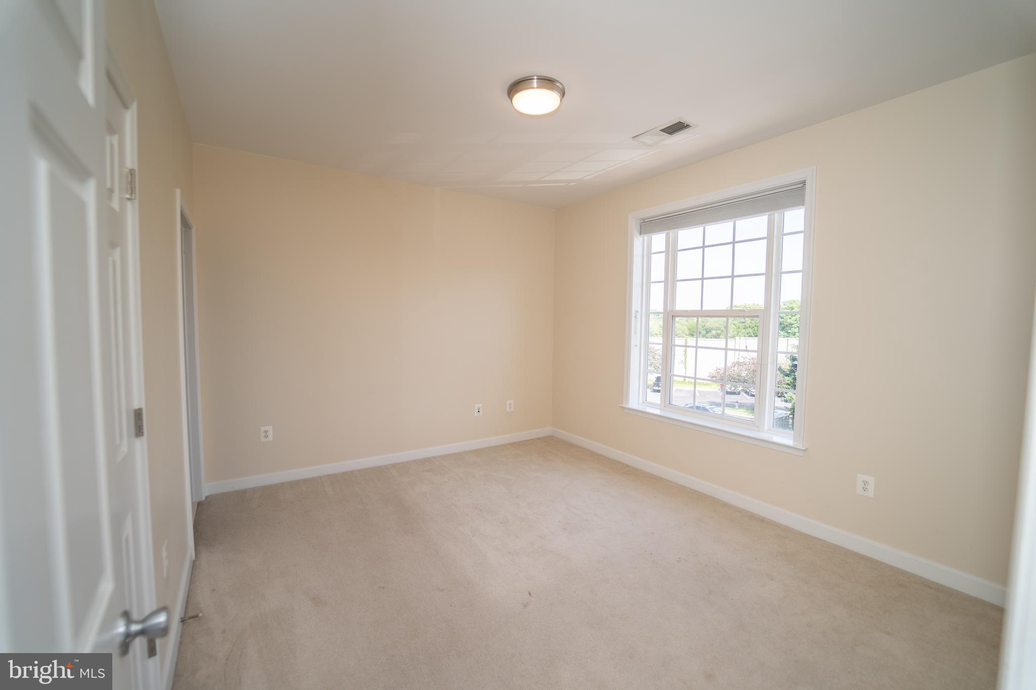621-302 Cobblestone Blvd #302