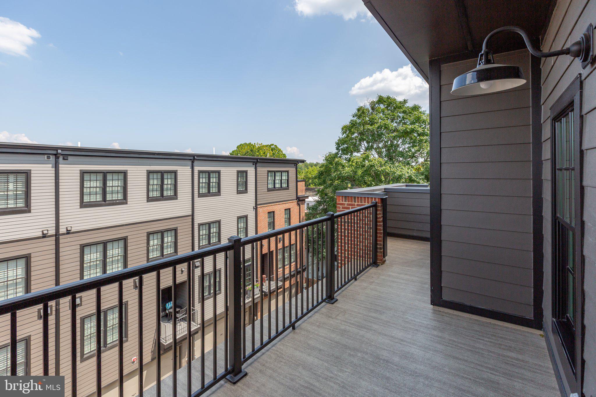 526 Mia St