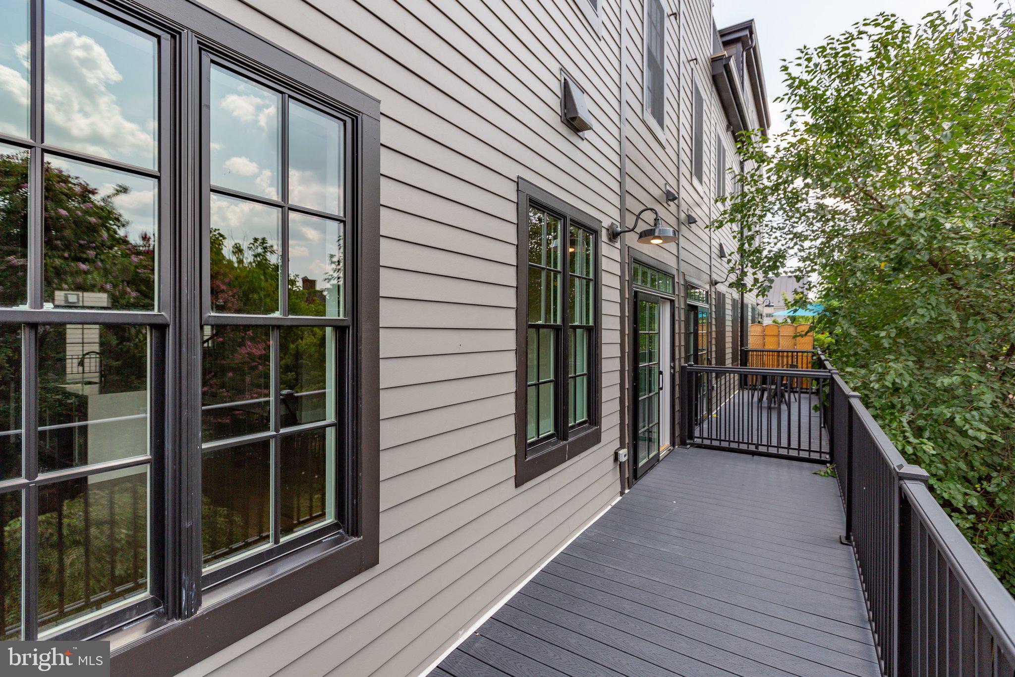 526 Mia St