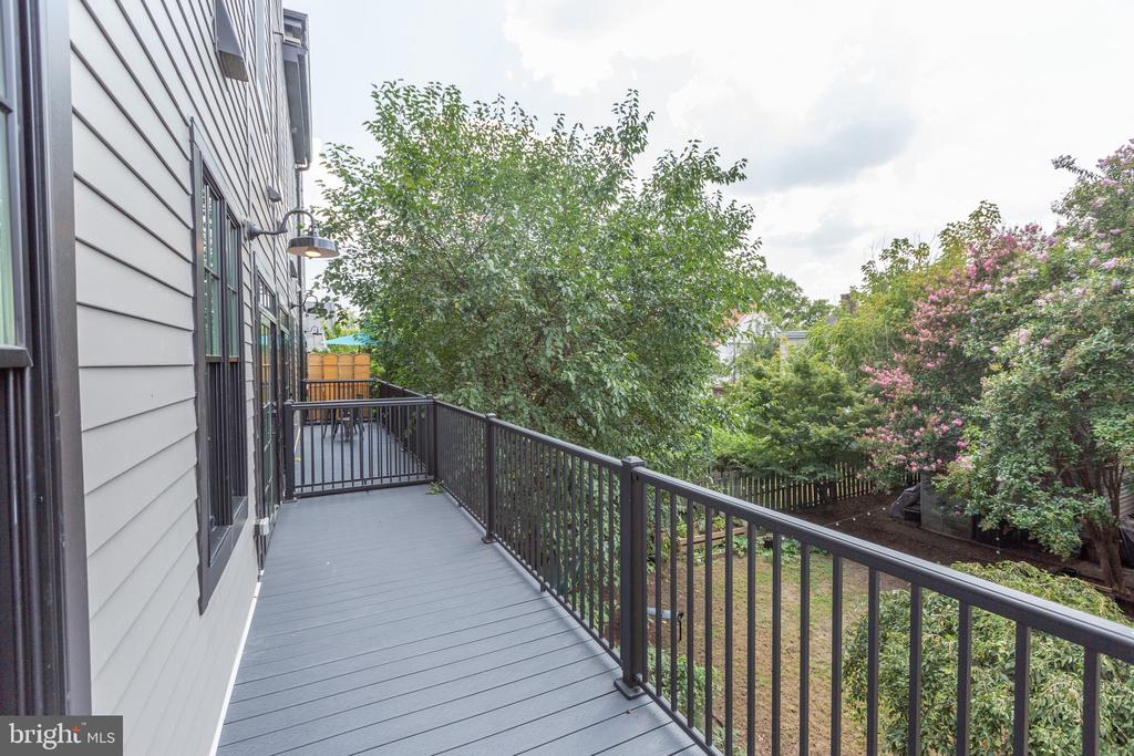 526 Mia St