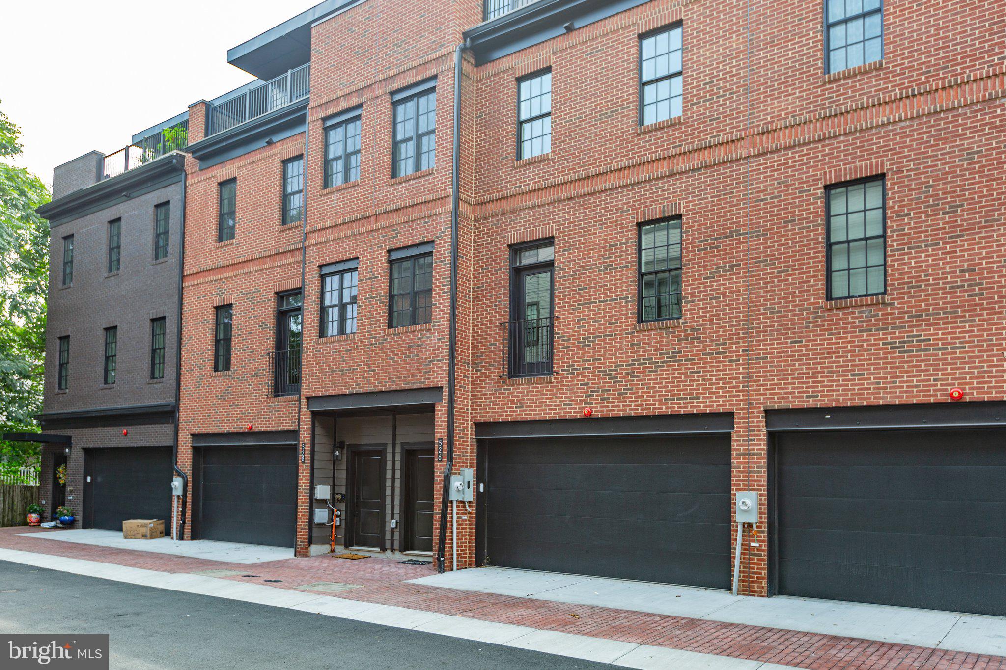526 Mia St