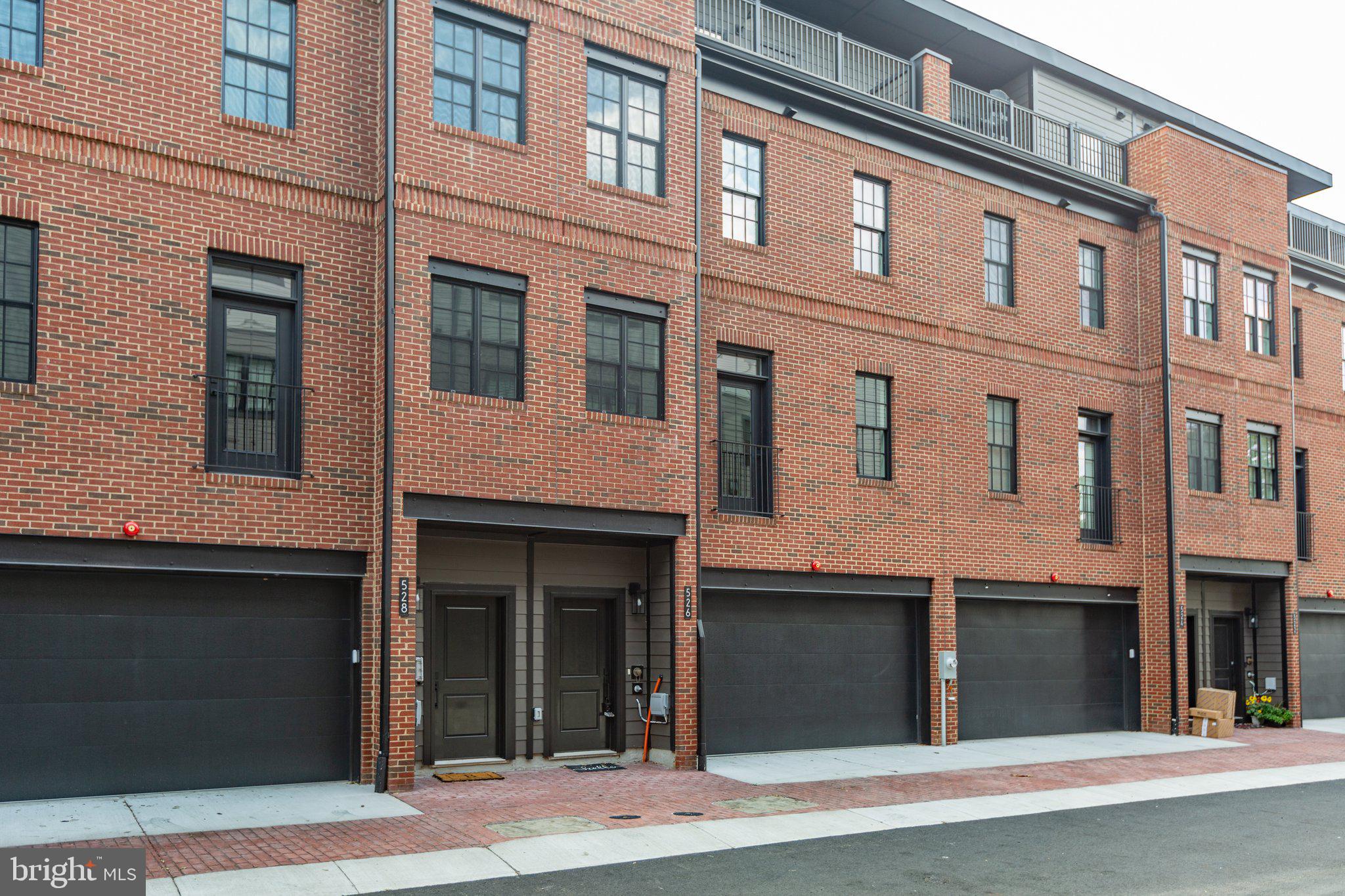 526 Mia St