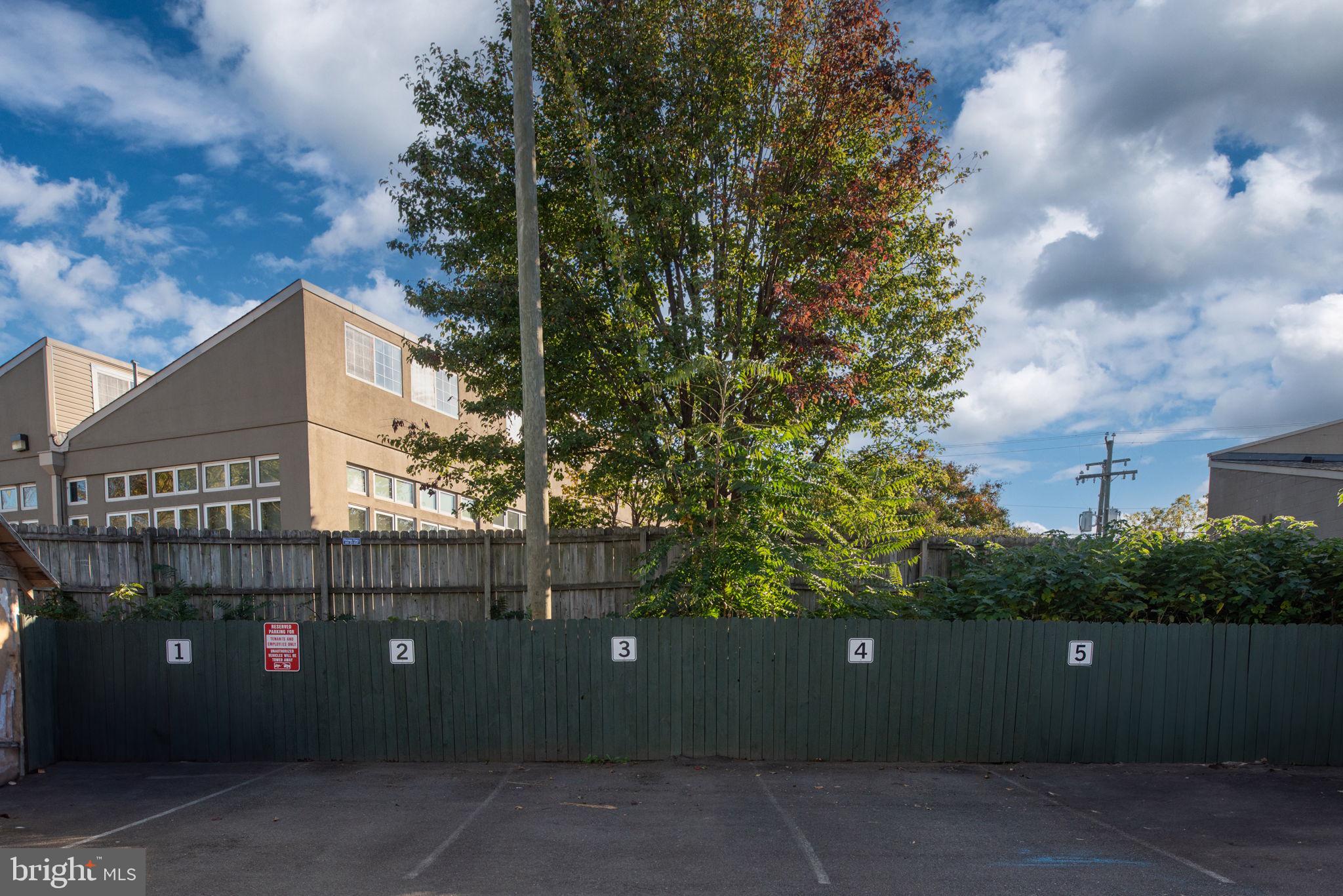 620 KENMORE AVE #1