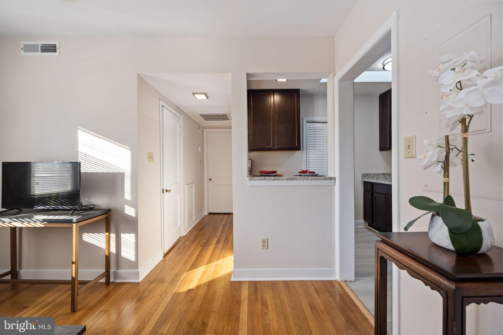 620 KENMORE AVE #1