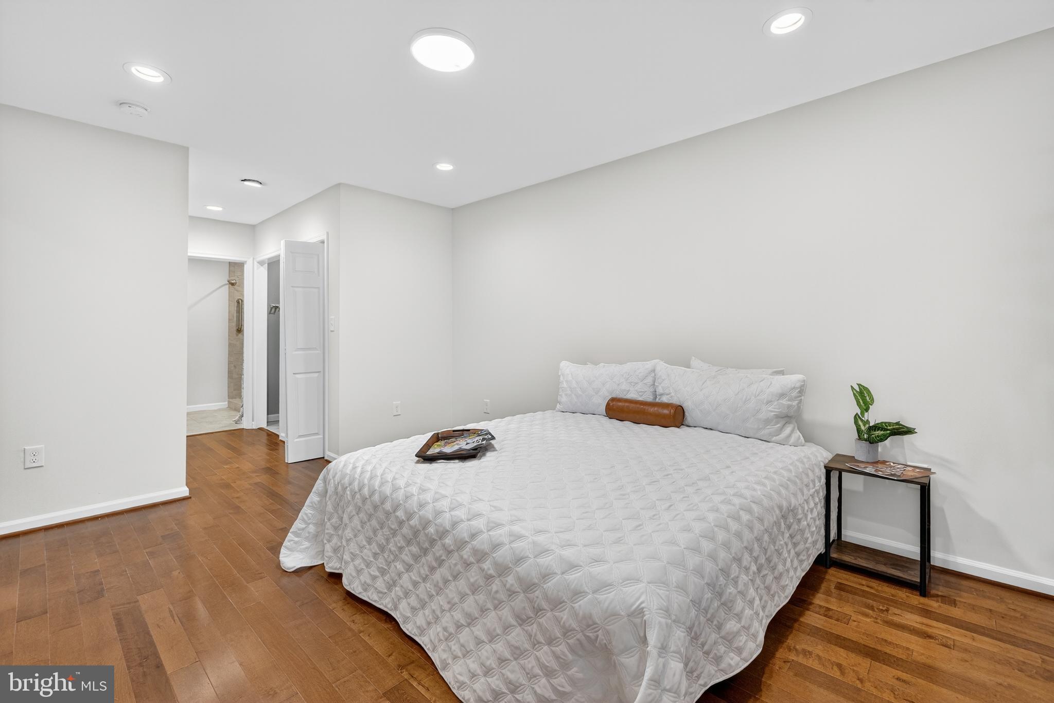 1424 LITTLEPAGE STREET