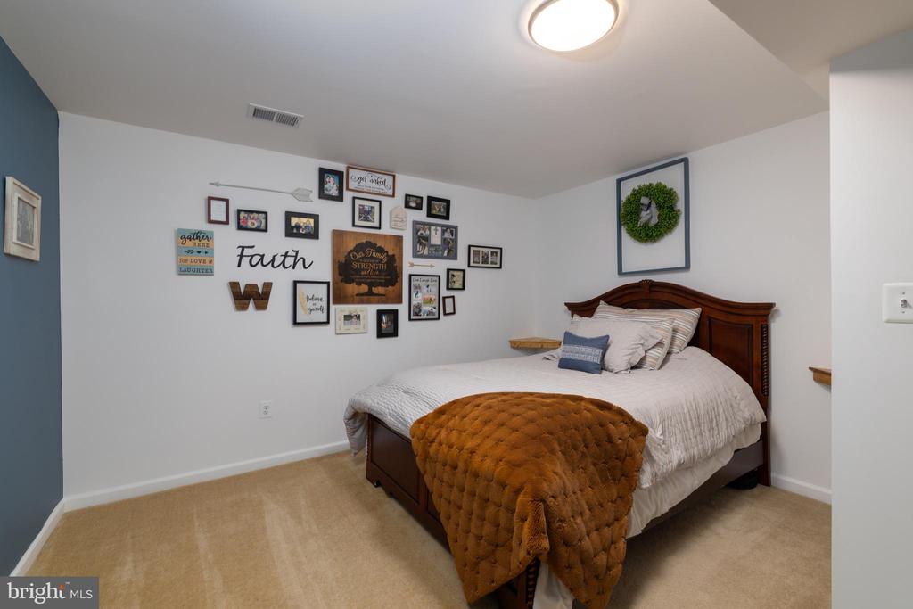 1412 SANDS CIRCLE