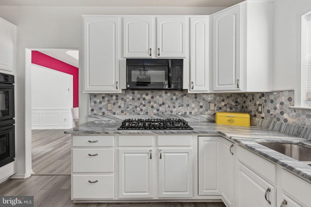 1004 BLACK OAK COURT