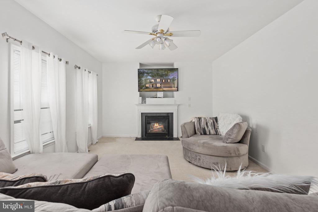 1004 BLACK OAK COURT