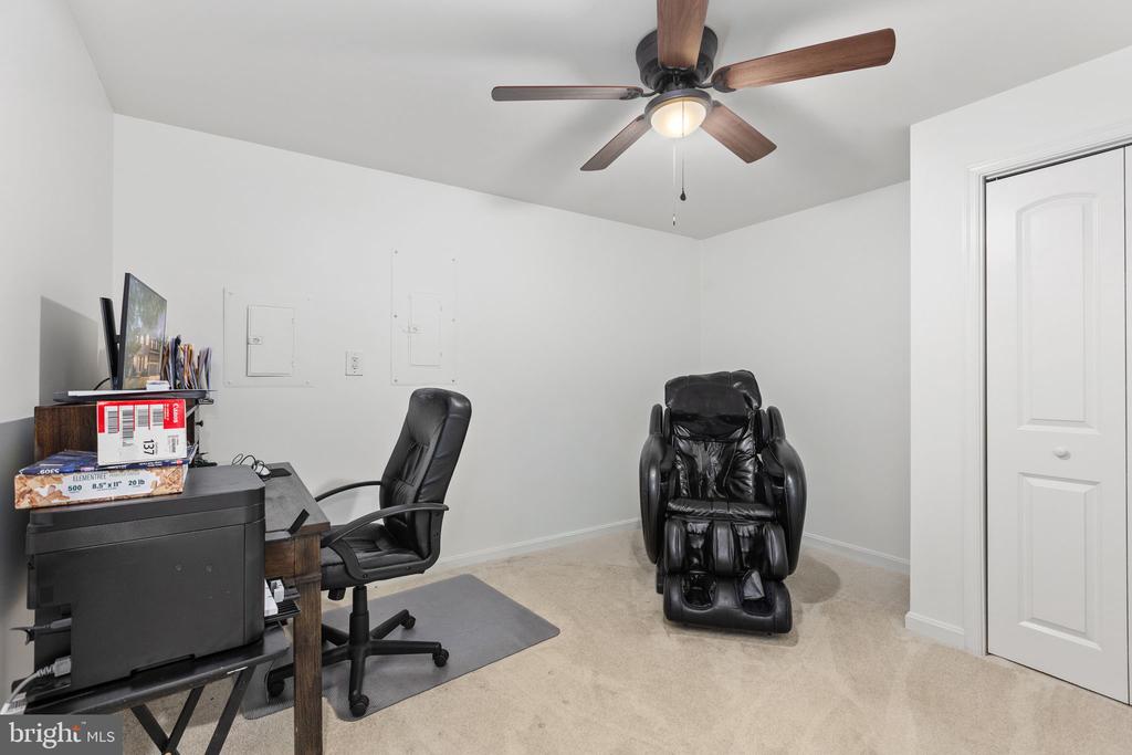 1004 BLACK OAK COURT