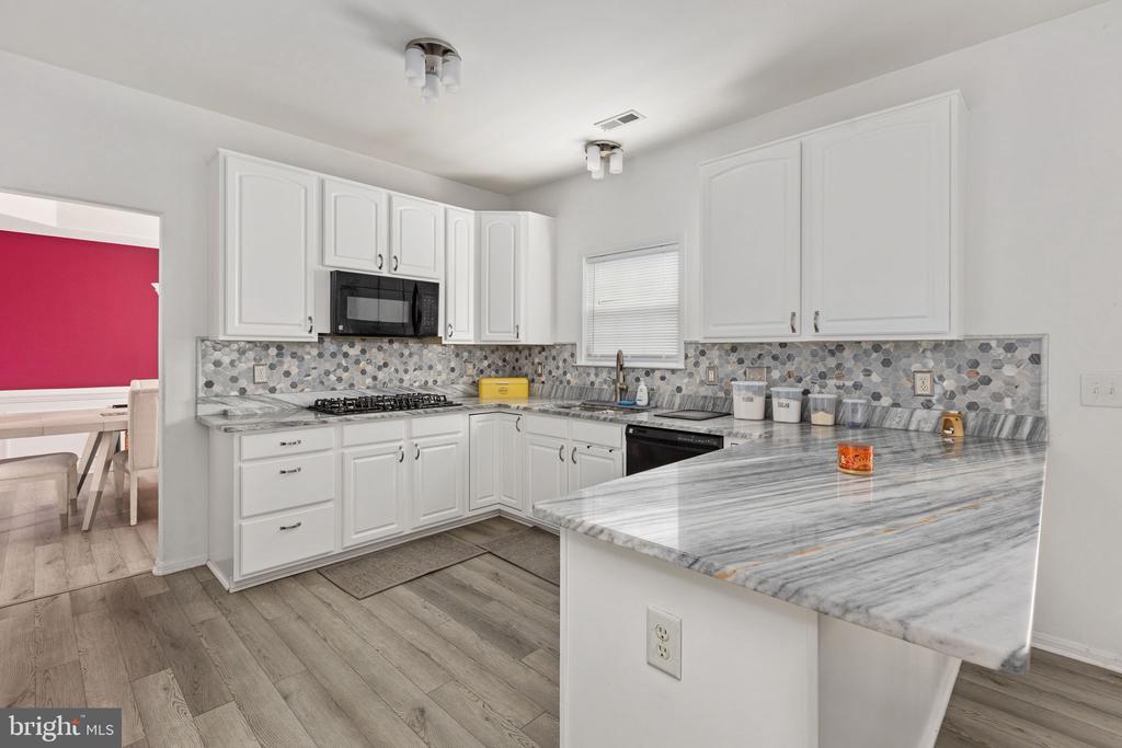 1004 BLACK OAK COURT