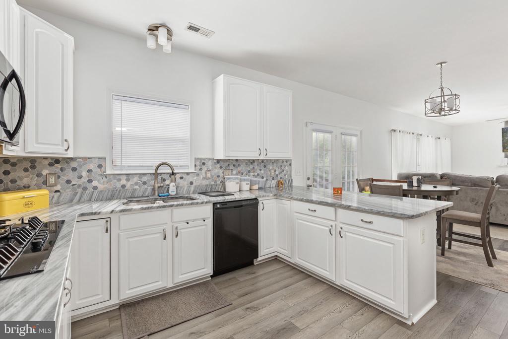 1004 BLACK OAK COURT