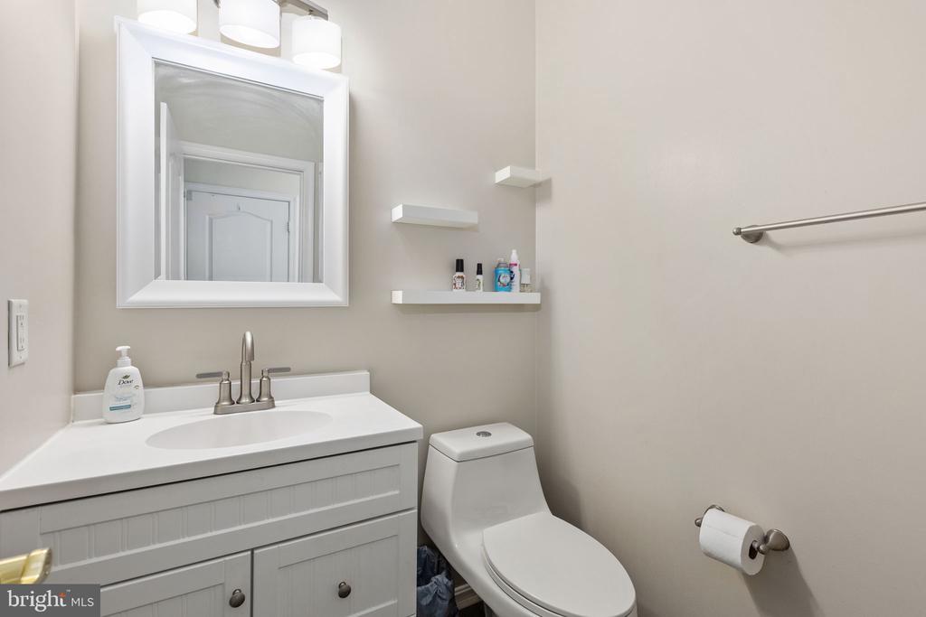 1004 BLACK OAK COURT