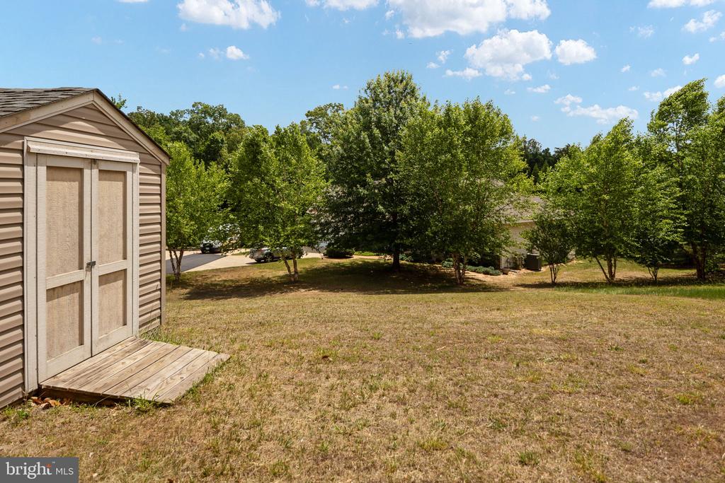 1004 BLACK OAK COURT