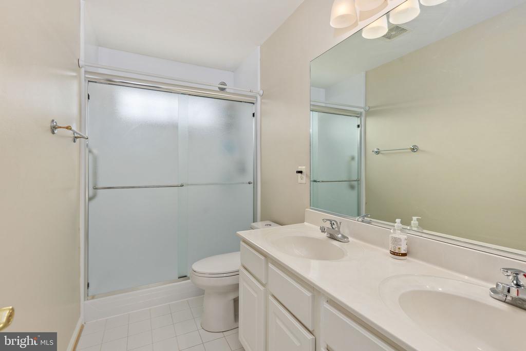 1004 BLACK OAK COURT