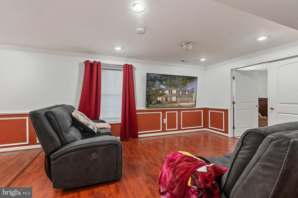 1004 BLACK OAK COURT