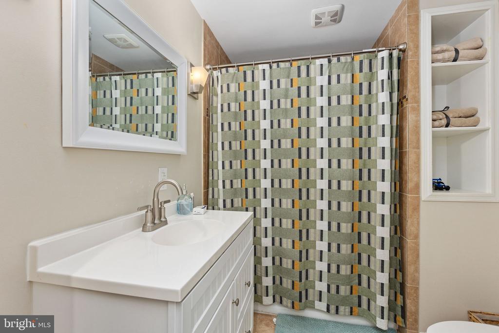 1004 BLACK OAK COURT