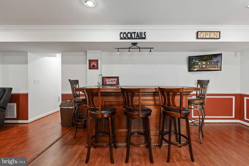 1004 BLACK OAK COURT