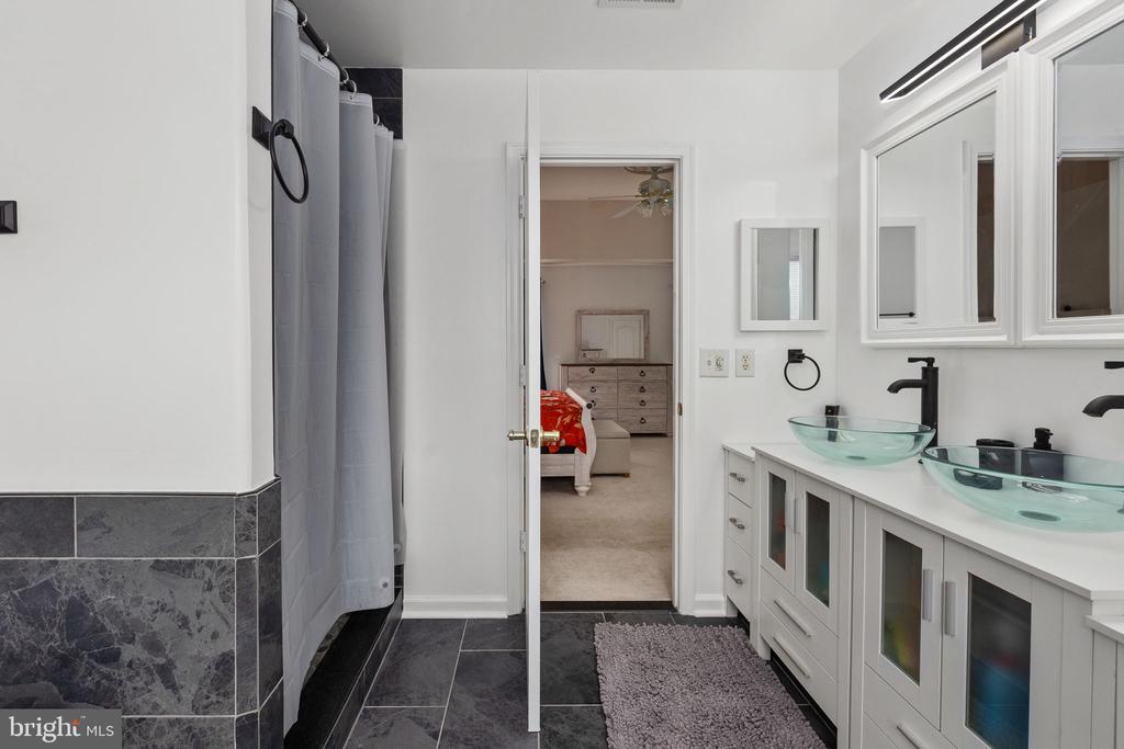 1004 BLACK OAK COURT