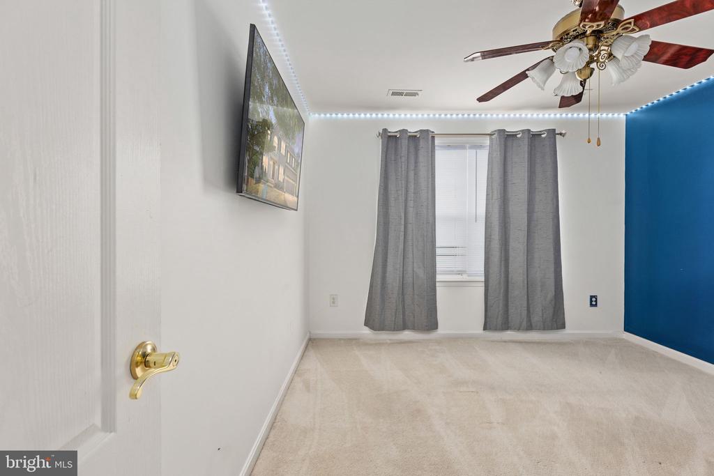 1004 BLACK OAK COURT