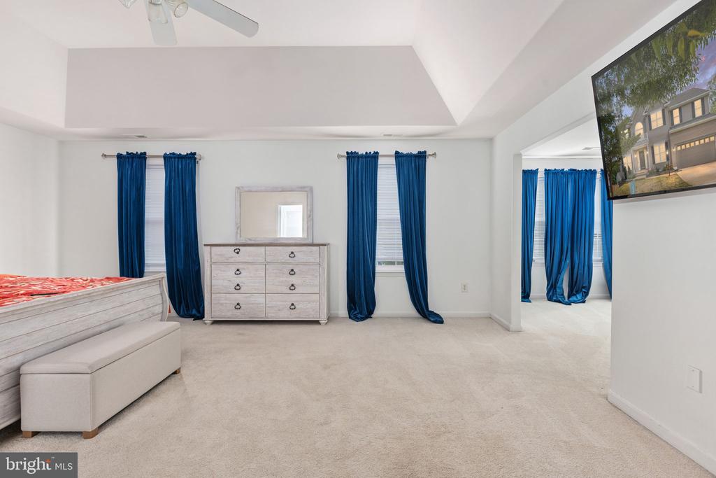 1004 BLACK OAK COURT