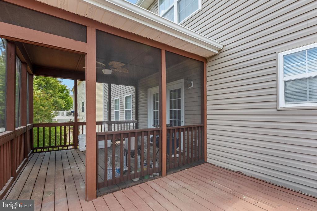 1004 BLACK OAK COURT