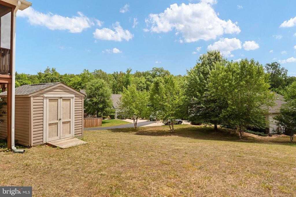 1004 BLACK OAK COURT