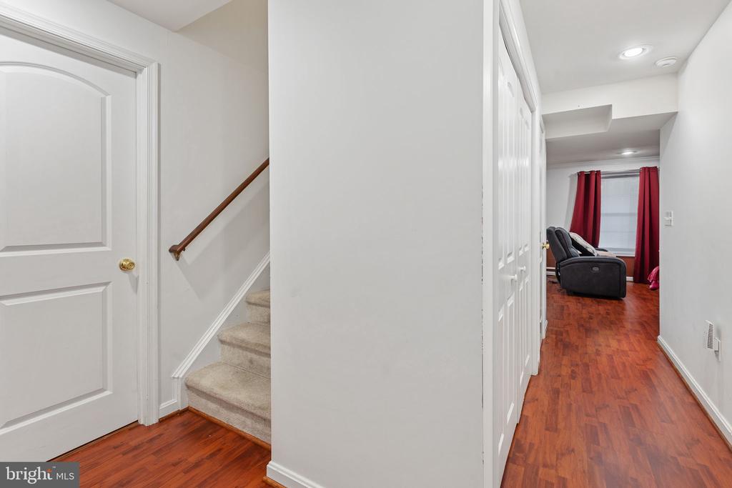 1004 BLACK OAK COURT