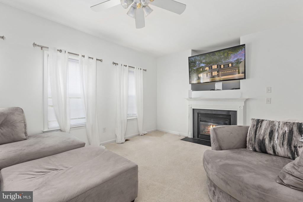 1004 BLACK OAK COURT
