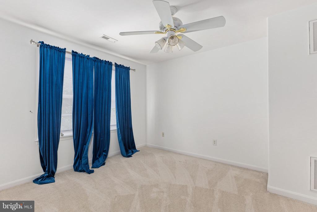 1004 BLACK OAK COURT